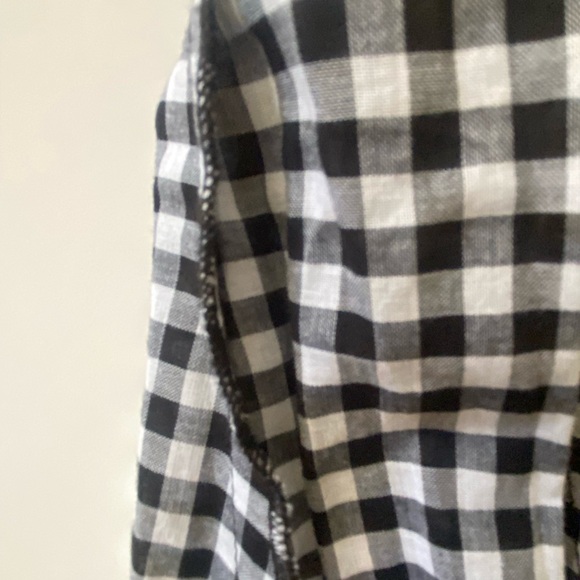 Black and white A-line stitched pleated skirt. - Picture 6 of 9